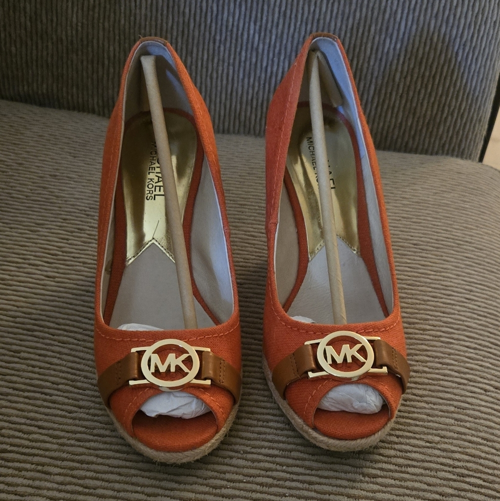 LIKE NEW!!! WORN ONCE! MICHAEL KORS MEG OPEN TOE ESPADRILLE IN TANGERINE SIZE 7